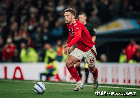 惨遭赛季双杀！热刺1-2不敌诺丁汉森林诺丁汉森林，诺丁汉森林升至英超第三