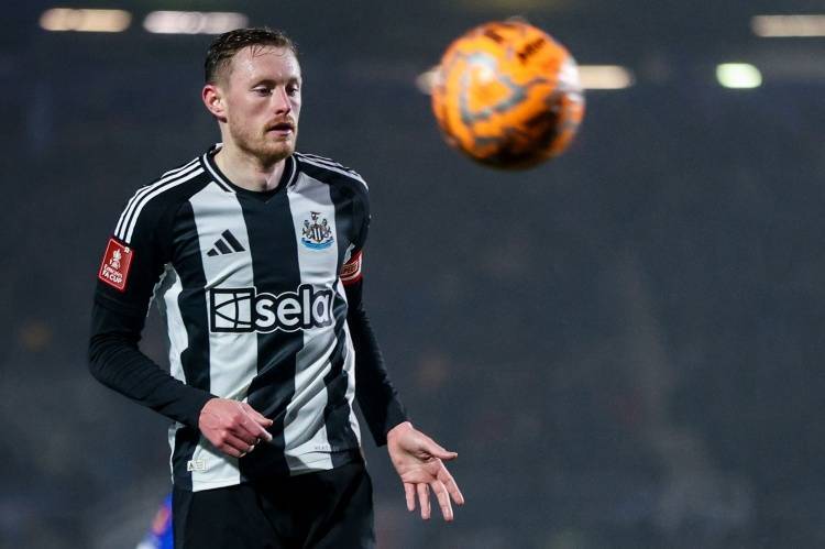 TA：利兹联总价1200万镑报价朗斯塔夫利兹联，纽卡尚未回复