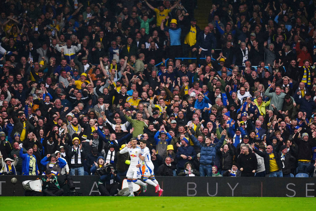 体坛联播｜利兹联、伯恩利重返英超利兹联，北京淘汰北控队晋级四强