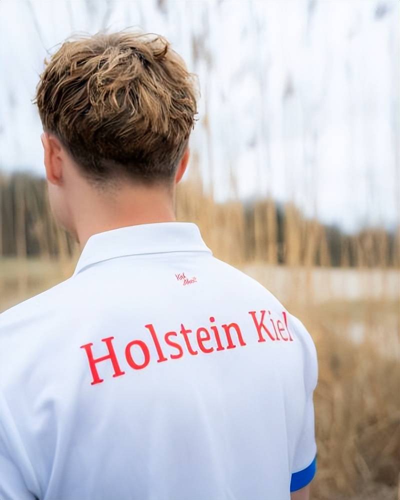 荷尔斯泰因基尔队发布125 周年纪念版球衣