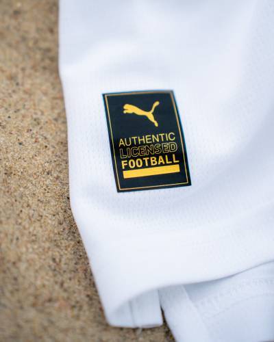 荷尔斯泰因基尔队发布125 周年纪念版球衣