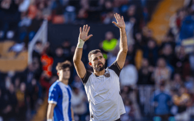 西甲：阿拉维斯保级压力巨大巴伦西亚，巴伦西亚近期状态强势