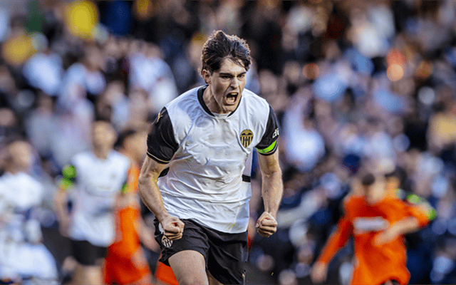 西甲：阿拉维斯保级压力巨大巴伦西亚，巴伦西亚近期状态强势