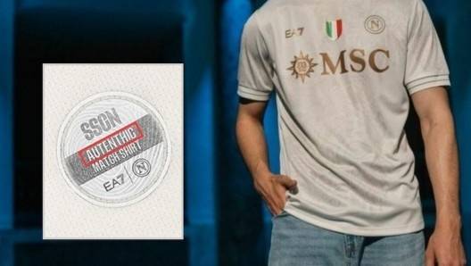 那不勒斯回应球衣错版：不改了那不勒斯，让它证明努力工作的人也可能犯错