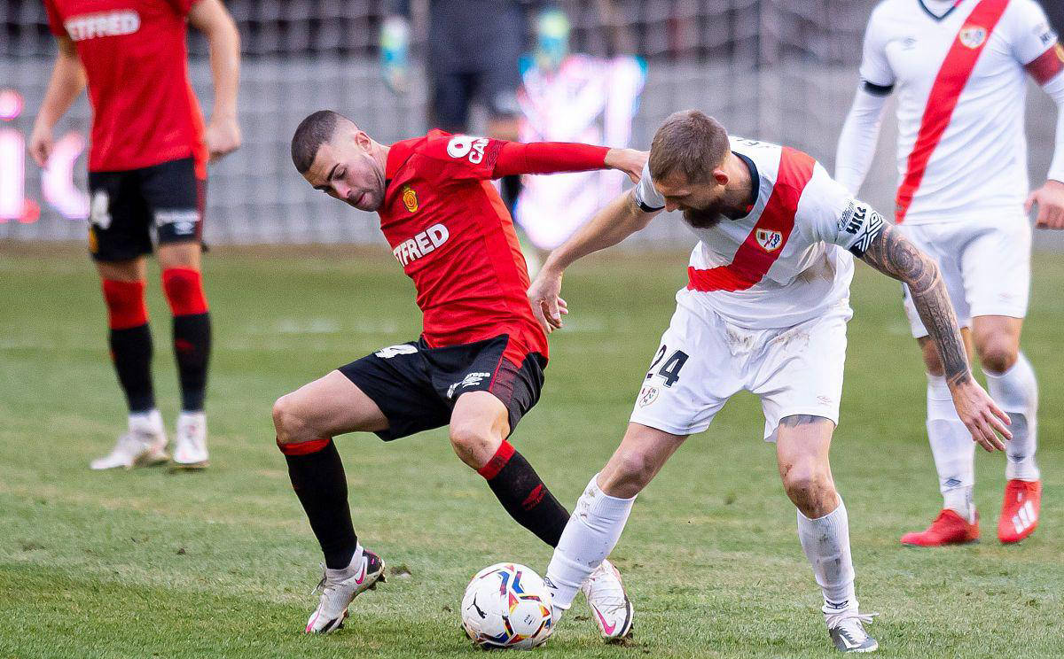 热那亚对阵AC米兰：客场至少两球优势热那亚，热那亚形势堪忧