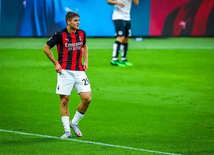 全市场：帕尔马决意租借米兰前锋科隆博帕尔马，买断费600万到700万欧