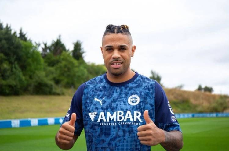 官方：前皇马前锋马里亚诺随阿拉维斯一线队训练