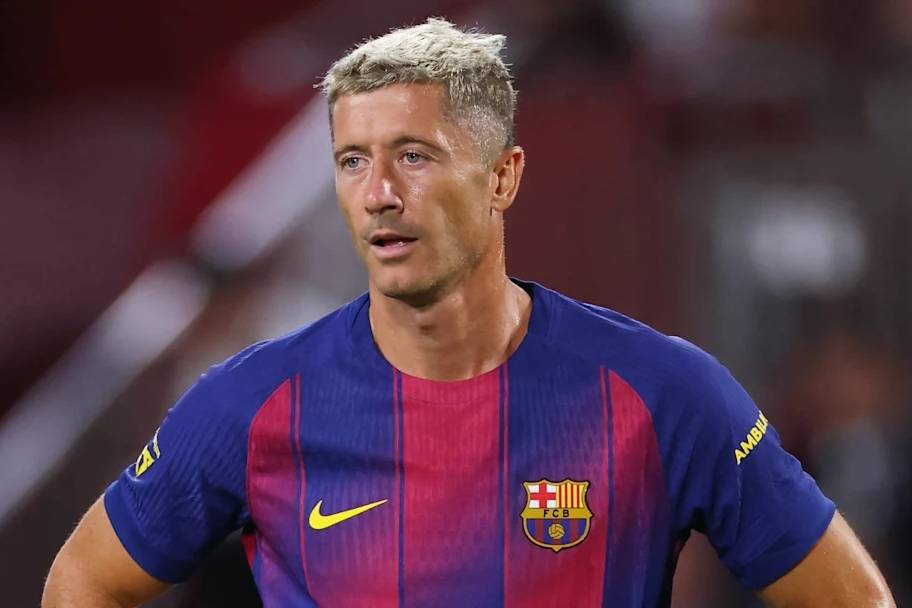 巴塞罗那锋线告急！莱万旧伤复发巴塞罗那，两替补救火存疑