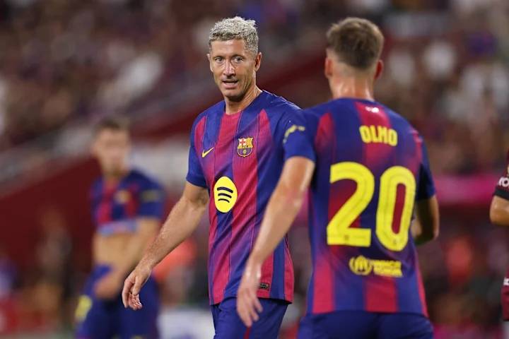 巴塞罗那锋线告急！莱万旧伤复发巴塞罗那，两替补救火存疑