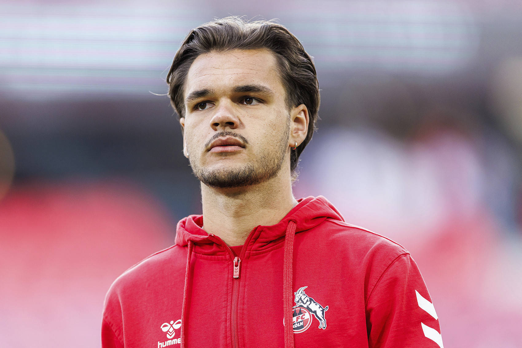 记者：霍芬海姆仍考虑引进芬克格拉夫霍芬海姆，斯图加特也在关注球员