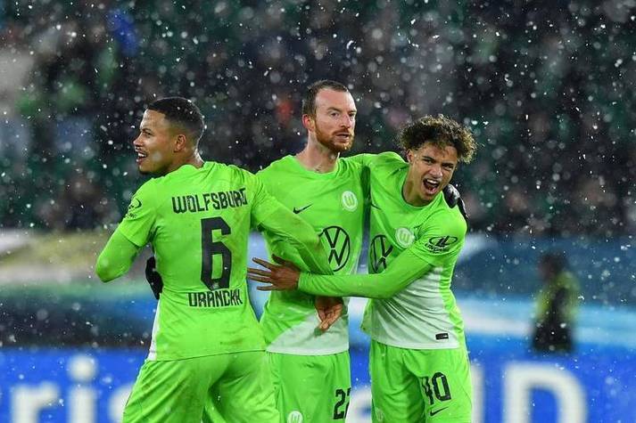 德甲激战：奥格斯堡主场发力柏林联，柏林联能否客场逆袭？