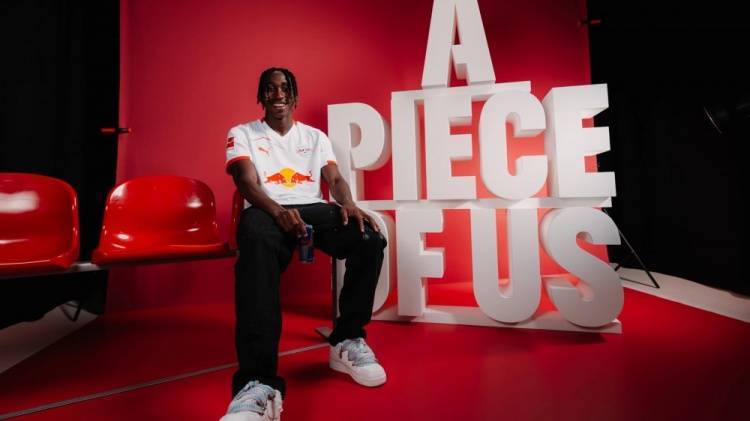 官方：RB莱比锡签下莱加内斯18岁前锋扬-迪奥曼德RB莱比锡，签约5年