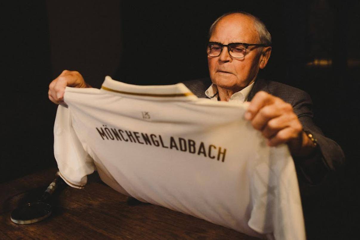 门兴格拉德巴赫发布125周年纪念版球衣