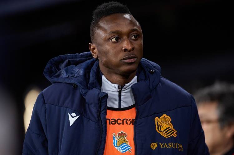 记者：瓦伦西亚寻求引进前锋皇家社会，与皇家社会商谈再次租借萨迪克