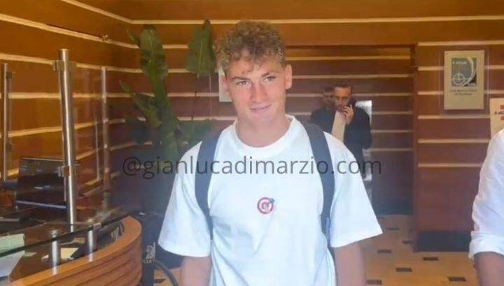 S-埃斯波西托接受卡利亚里的体检：很高兴来到这里卡利亚里，加油卡利亚里