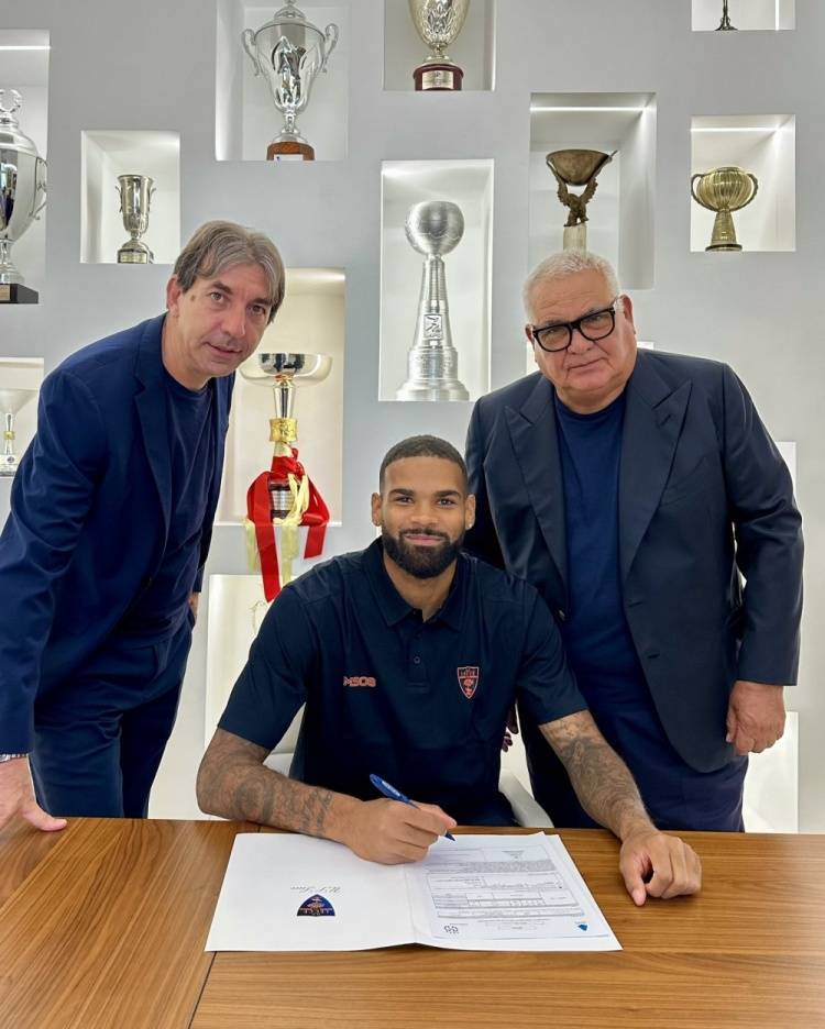 官方：莱切签下杜塞尔多夫中卫西伯特莱切，据悉转会费总额550万欧