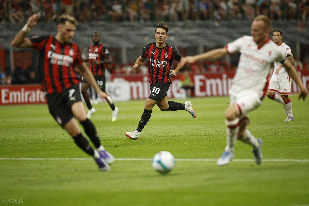 意甲：AC米兰士气高涨AC米兰，克雷莫纳能否顶住压力？AC米兰VS克雷莫纳