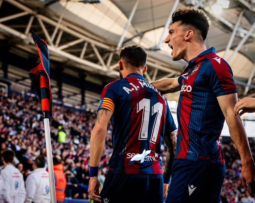 西甲-莱万特2-4巴萨：莱万特有想法莱万特，莱万可以上场了|前瞻