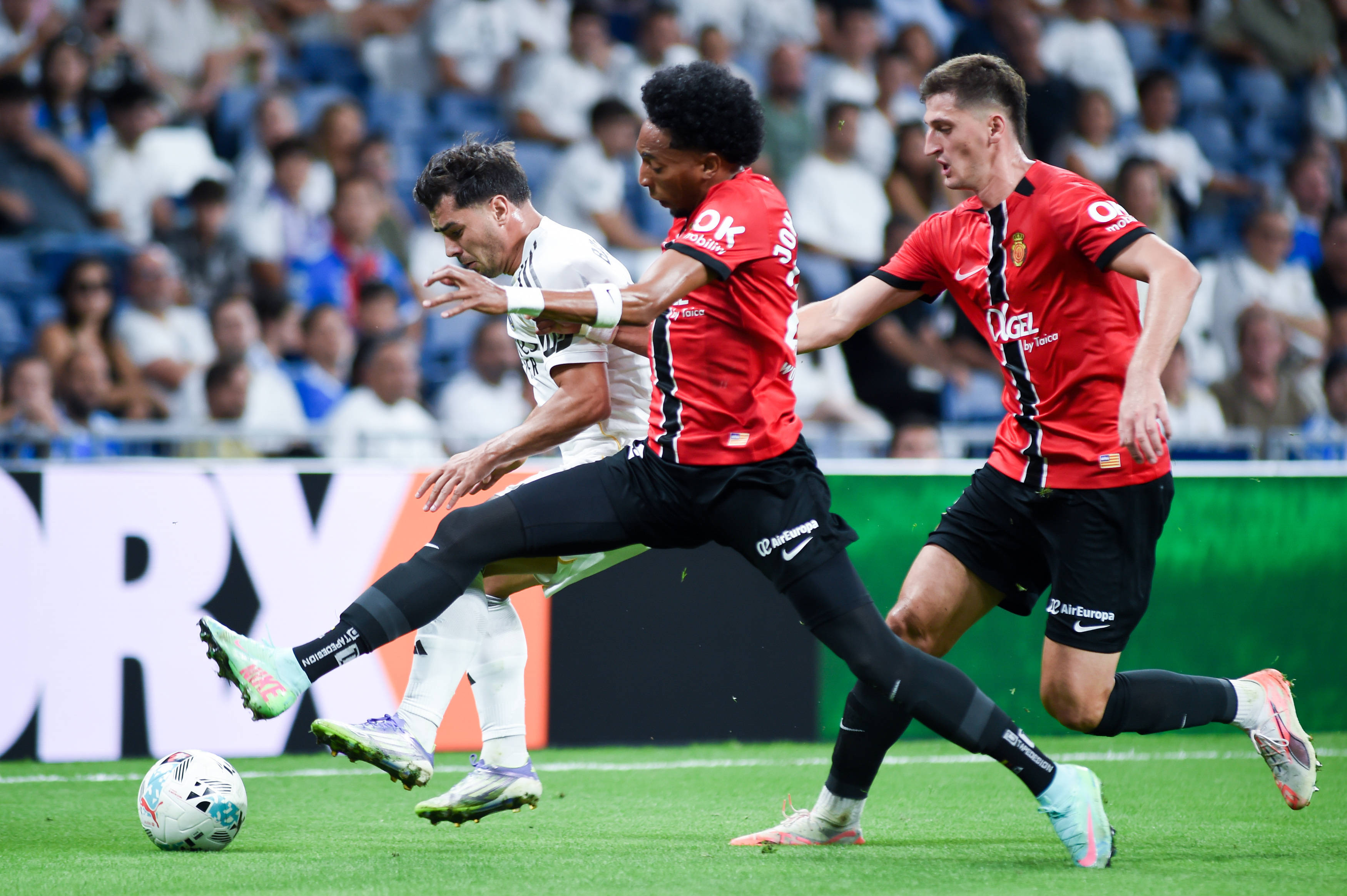 （体育）足球——西甲：皇家马德里胜马略卡