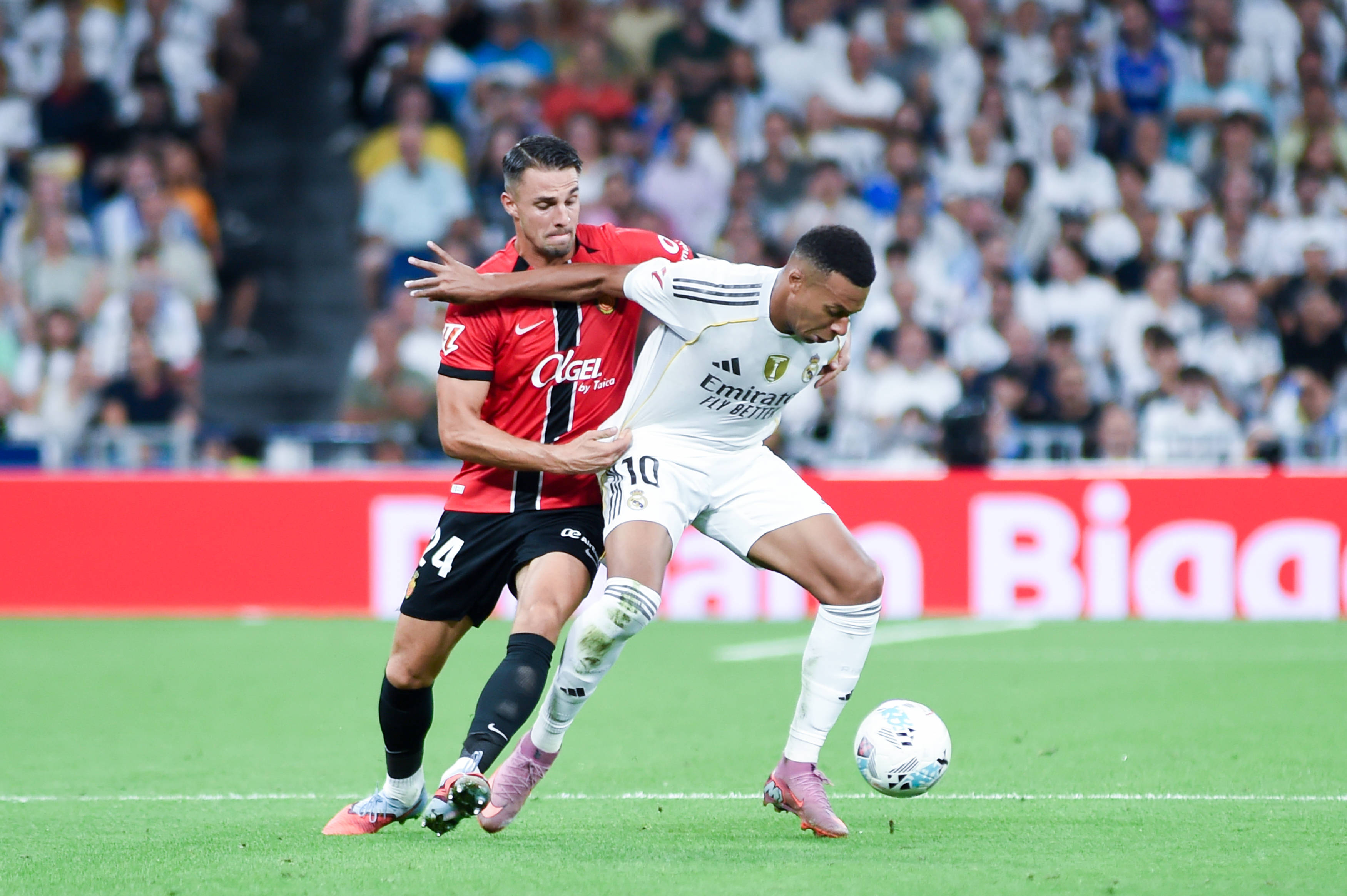 （体育）足球——西甲：皇家马德里胜马略卡