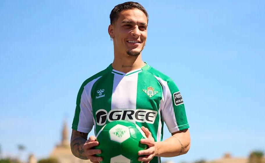 安东尼为加盟皇家贝蒂斯拒绝多家豪门邀约拜仁慕尼黑，包括拜仁慕尼黑