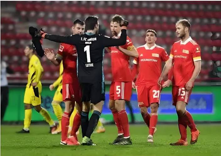 德甲对决：柏林联主场迎敌柏林联，斯图加特客场挑战