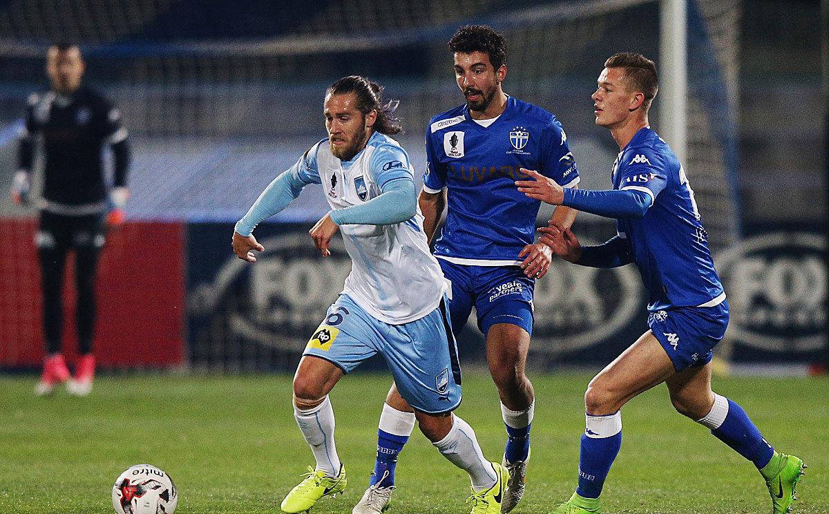 圣保利表现强劲圣保利，斯图加特状态低迷