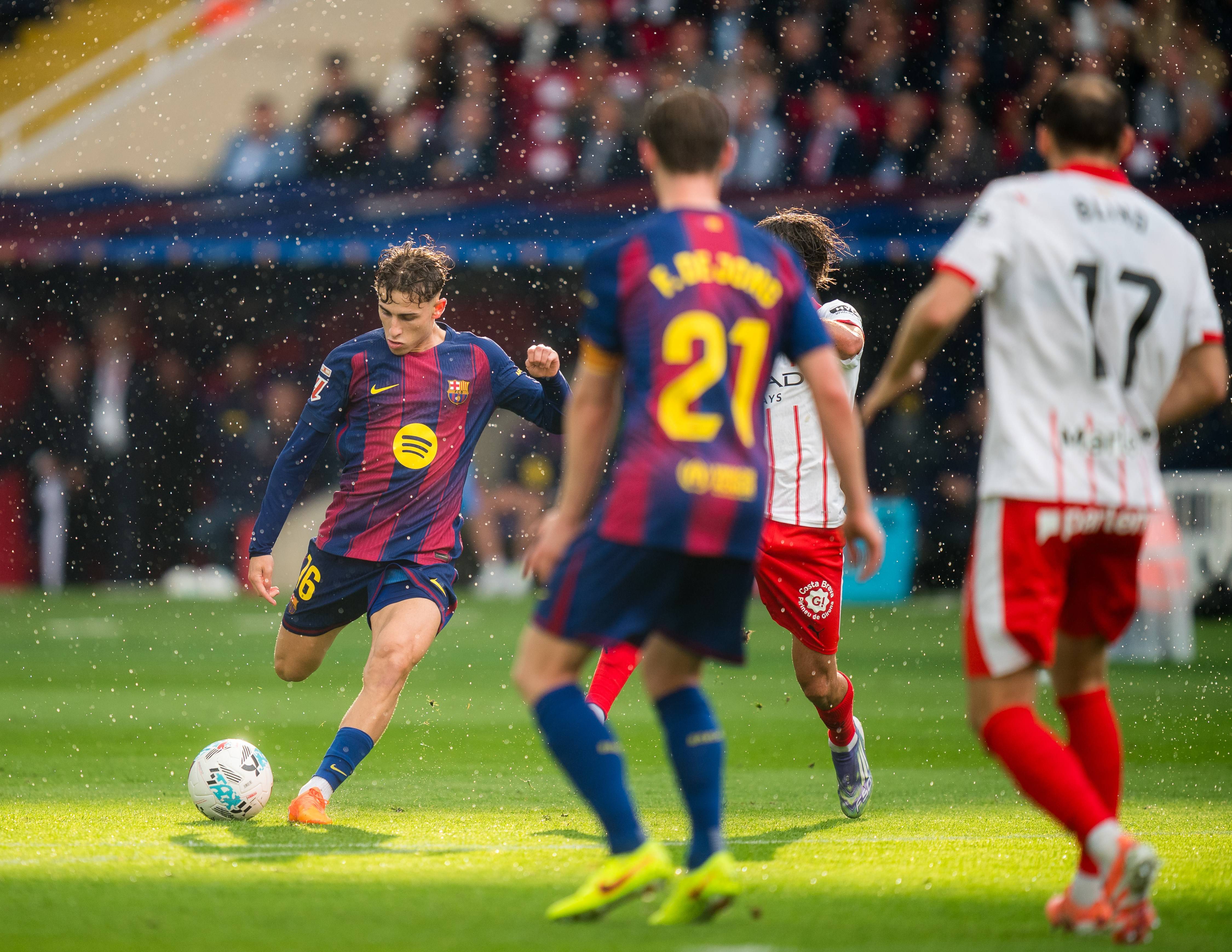 （体育）足球——西甲：巴塞罗那胜赫罗纳