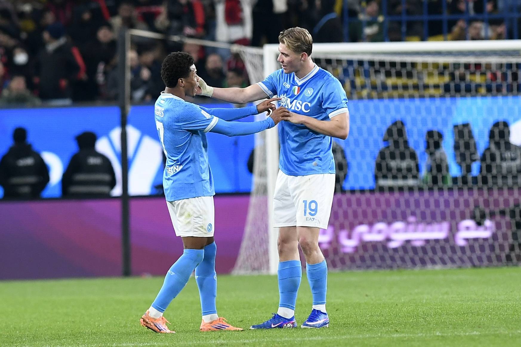 （外代二线）足球——意大利超级杯：那不勒斯晋级决赛