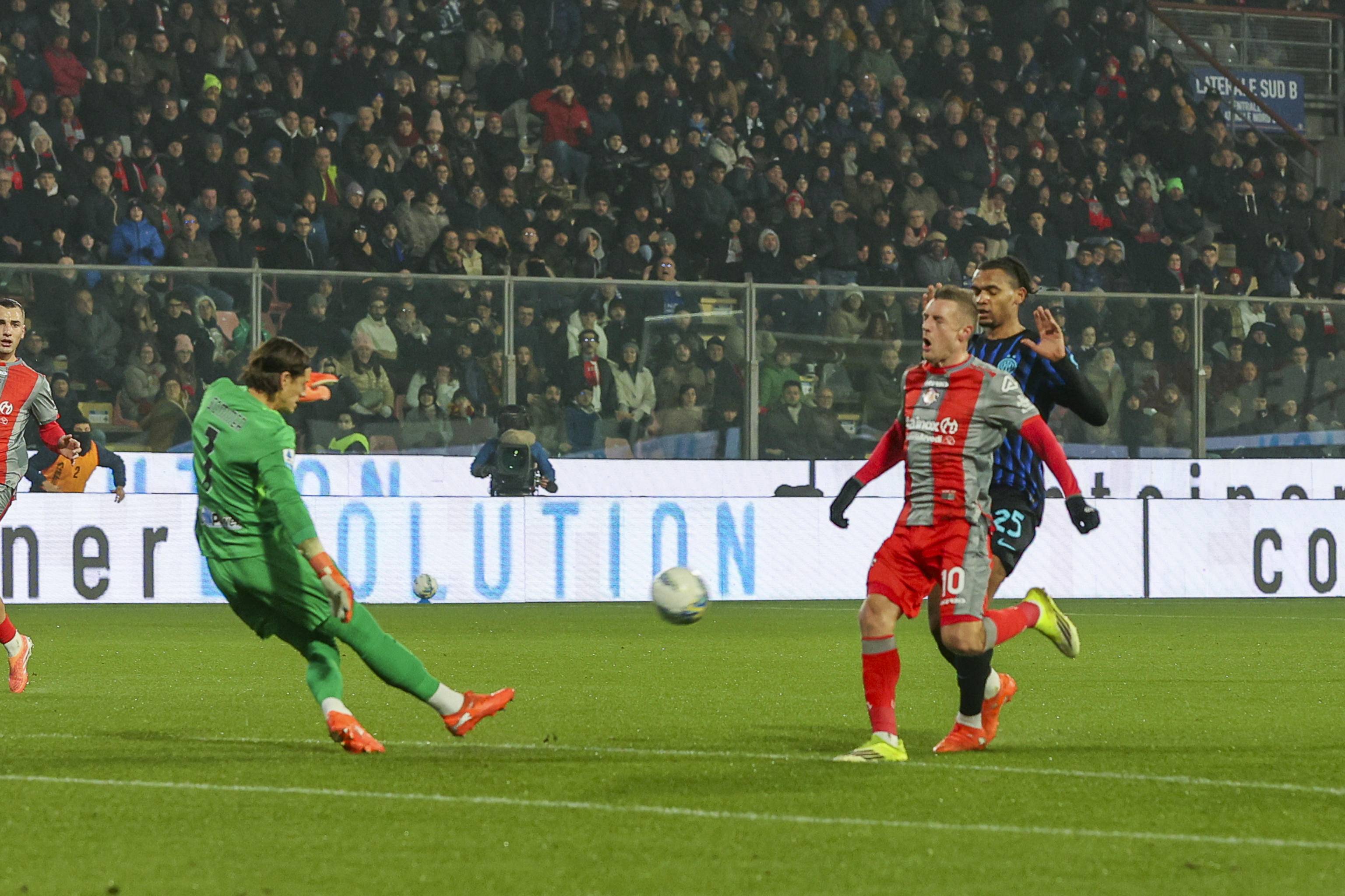 （外代二线）足球——意甲联赛：国米胜克雷莫纳