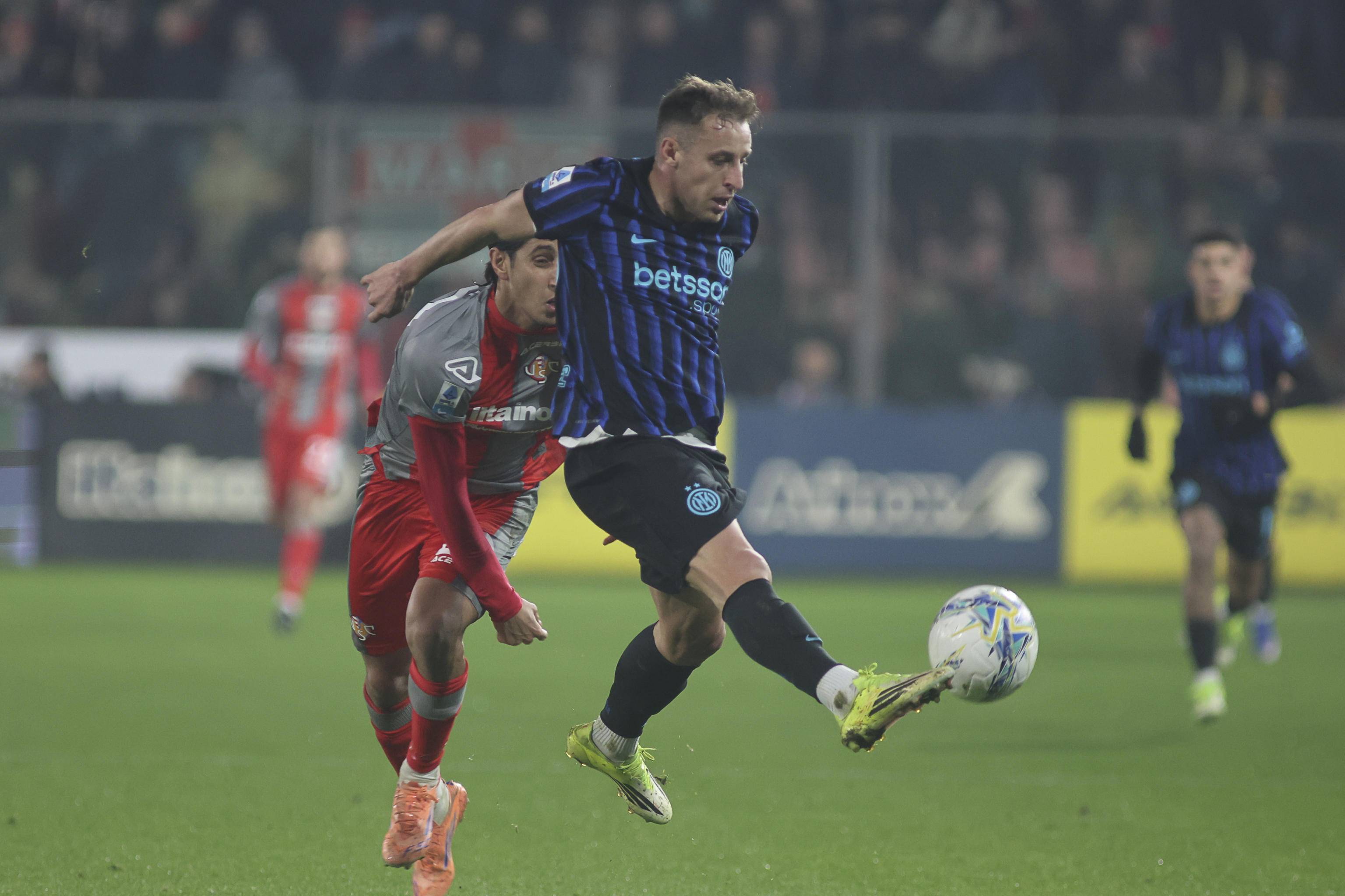 （外代二线）足球——意甲联赛：国米胜克雷莫纳